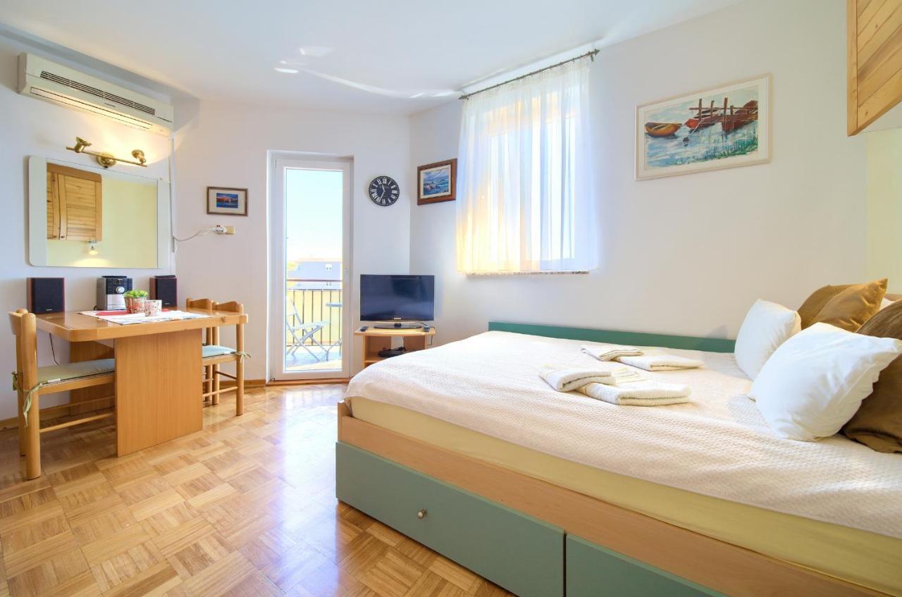 Studio Apartment Vesna Крк Екстер'єр фото