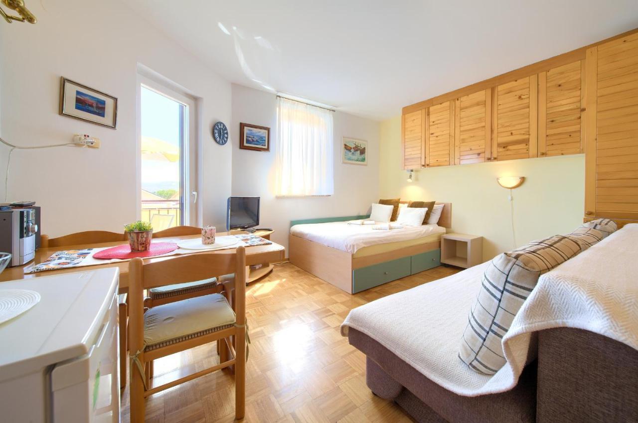 Studio Apartment Vesna Крк Екстер'єр фото