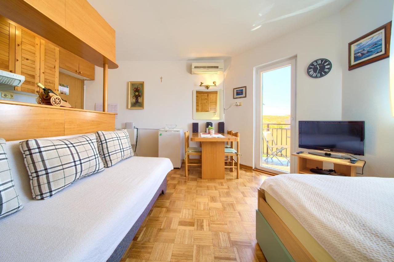 Studio Apartment Vesna Крк Екстер'єр фото